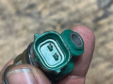 Load image into Gallery viewer, DF 40 50 hp Suzuki 15710-87J00 FUEL INJECTORS 1999-2010 5031403 Johnson Evinrude Fuel INJECTOR 1999-2006 FOUR STROKE

