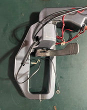 Cargar imagen en el visor de la galería, f 25 hp Yamaha TILLER 65W-W0084-01-4D HANDLE STEERING ASSY oem 25 hp four stroke 1998-2005 outboards
