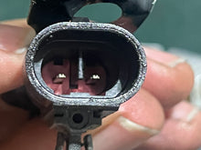 Cargar imagen en el visor de la galería, 90 hp Evinrude E-tec fuel injector strbd 5008826 &amp; 5007147 2008-2012 two stroke 5008475 353518 353253 352875
