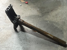 Cargar imagen en el visor de la galería, DF 30 hp Suzuki STEERING ARM BRACKET 43750-94L00-YAY four stroke 2018

