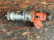 Load image into Gallery viewer, ulgy 150 175 200 hp Yamaha HPDI Fuel Injector 68F-13761-00-00 2.6L two stroke 2000-2011 cleaned
