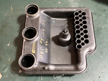 Charger l'image dans la galerie, 35 25 hp Johnson Evinrude AIR SILENCER 0436673 intake air box TWO STROKE 1996-1999
