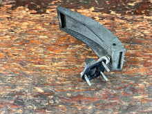 Cargar imagen en el visor de la galería, 50 40 30 hp Mercury FRONT LATCH 828463 SCREWS 4001987 Two Stroke 3 Cylinder

