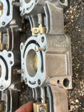 Charger l'image dans la galerie, 150 175 hp Johnson Evinrude THROTTLE BODY PLATE SET 340650 0340649 Two Stroke PX &amp; CX models 5005107 5005108
