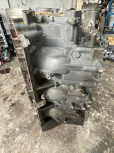Cargar imagen en el visor de la galería, 300 hp Yamaha HPDI CRANKCASE BLOCK 6D0-15100-00-1S w COVER two stroke HPDI 2003-2009
