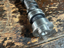 Charger l'image dans la galerie, BF 225 250 hp Honda CAMSHAFT RIGHT  14111-ZY3-A00 four stroke 2006-up
