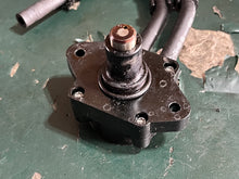 Cargar imagen en el visor de la galería, DF 30 hp Suzuki low FUEL PUMP 15100-94L00 HOSE 15193-94L00 four stroke 2015-2019
