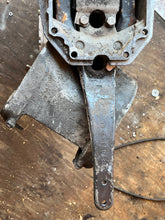 Load image into Gallery viewer, 140 125 120 hp Johnson Evinrude 20” MIDSECTION with EXHAUST HOUSING 0397861 ADAPTOR 0398694 SWIVEL BRACKET 0432708 STEERING A
