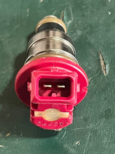 Charger l'image dans la galerie, 75 - 225 hp Mercury OPTIMAX red FUEL INJECTOR 804528 8M0222157 two stroke TESTED
