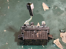 Load image into Gallery viewer, 250 hp Yamaha POWER RELAY 60V-81950-00-00 two stroke HPDI 3.3 Liter 2003-2009 some compatibility 200 225 300 hp
