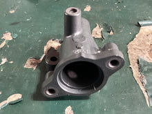 Cargar imagen en el visor de la galería, f 250 300 hp Yamaha THERMOSTAT COVER starboard 6CB-12422-20-9S Four Stroke 2015-2024 some 200 225 hp
