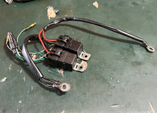 Load image into Gallery viewer, 225 250 300 hp Mercury TRIM HARNESS 826802A2 two stroke EFI 1994-1996 - approx 13” length
