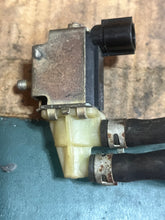 Cargar imagen en el visor de la galería, DF 175 150 hp Suzuki VACUUM SWITCHING VALVE 18117-93J00 four stroke 2006-2017
