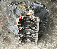 Cargar imagen en el visor de la galería, 300 hp Yamaha HPDI CRANKCASE BLOCK 6D0-15100-00-1S w COVER two stroke HPDI 2003-2009
