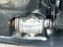 Charger l'image dans la galerie, f 150 hp Yamaha XCA 25”MIDSECTION UPPER CASING 6DA-45111-00-8D SWIVEL 64E-43311-20-8D EXHAUST 63P-41137-04-CA four stroke 201
