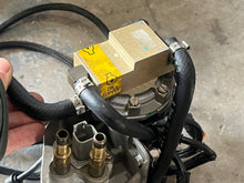 Charger l'image dans la galerie, 175 150 135 115 hp Ficht Evinrude OIL LIFT PUMP 5001221 OIL INJECTOR MANIFOLD 5000838 two stroke 2002-2005
