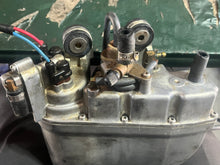 Load image into Gallery viewer, 250 hp Yamaha OX66 VST FLOAT CHAMBER W TOP 66K-14980-00-00 &amp; FUEL PUMP 67H-13907-00-00 Two Stroke v6 150 - 225 hp 1999-2003
