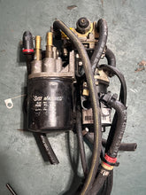 Load image into Gallery viewer, 200 - 250 hp Evinrude Ficht 5000527 OIL INJECTOR &amp; MANIFOLD,  5000885 FUEL LIFT PUMP ASSY, 0502906 FUEL FILTER 05001479 03464
