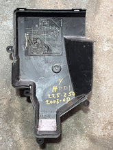 Load image into Gallery viewer, 225 250 hp Yamaha ELECTRICAL COVER 60V-81942-00-00 60V-81942-10-00 hpdi Two Stroke 2003-up
