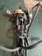 Load image into Gallery viewer, 135 - 300 hp Evinrude e-tec 5007849 OIL PUMP 0586860 PRESSURE SENSOR two stroke
