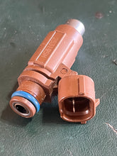 Load image into Gallery viewer, DF 200 hp Suzuki FUEL INJECTOR 15710-96J00 four stroke 2004-2022 some compatibility 150 175 hp
