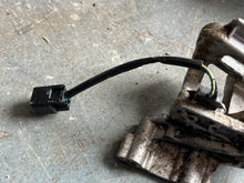 Charger l'image dans la galerie, f 150 hp SHIFT BRACKET 6DA-44176-00-00 BRACKET 63P-44117-01-00  SHIFT SWITCH 69J-8259F-00-00 four stroke 2015-2024
