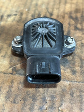 Cargar imagen en el visor de la galería, f 115 hp Yamaha 68V-85885-00-00 genuine THROTTLE SENSOR intake 2000-2011 four stroke
