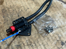 Charger l'image dans la galerie, 70 hp Evinrude 0511807 PRIMER SOLENOID COVER &amp; GASKET, 0331365 MANUAL VALVE O RING, 0175158 LEVER
