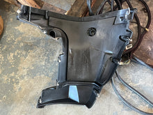 Cargar imagen en el visor de la galería, 30 25 15 hp Evinrude E-tec LOWER COVER STARBOARD 5009198 two stroke 2017 AB AF

