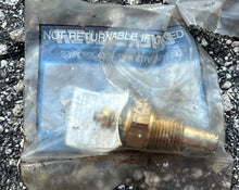 Charger l'image dans la galerie, Mercruiser  SENDER ASSY 49734 thermo Two Stroke 3.0 4.3 5.7 8.8 Liter
