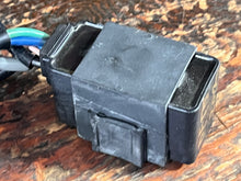 Charger l'image dans la galerie, DF 175 150 hp Suzuki PTT RELAY trim 38410-93J12 four stroke 2006-2014 Compatible 50-250 hp 1998-2014
