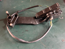 Charger l'image dans la galerie, 200 225 250 300 hp Mercury 899080T01 824010-c 824010c Shift ANCHOR BRACKET 899082 SLIDE Shift, SHIFT INTERRUPTER SWITCH 8M005
