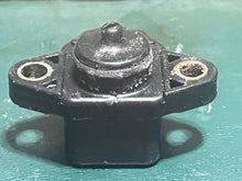 Charger l'image dans la galerie, f 225 hp Yamaha 68V-82380-00-00 PRESSURE SENSOR map 2000-2011 throttle body four stroke 115 200 hp
