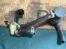 Cargar imagen en el visor de la galería, DF 175 150 hp Suzuki VACUUM SWITCHING VALVE 18117-93J00 four stroke 2006-2017
