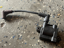 Charger l'image dans la galerie, 40 hp Mercury efi 8M0034012 CDM Ignition Coil FOUR STROKE oem 6” boot cable
