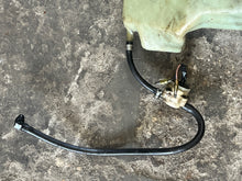 Charger l'image dans la galerie, 75 85 hp Suzuki 69110-95514 OIL TANK, 69200-95509 OIL CAP, 16250-94710 OIL SENSOR, 69201-95500  34860-94741 OIL LEVEL SENSOR 
