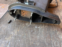 Cargar imagen en el visor de la galería, 90 hp Mercury MIDSECTION DRIVESHAFT HOUSING 8974A11 SWIVEL 1499-8710A4 8710A17 8710A20 8M0102865 STEERING ARM PIN 12079A3 120
