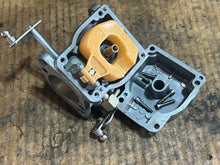 Cargar imagen en el visor de la galería, 60 HP Mercury ELPTO ELHLPTO 3301-824854-C P 3301-821946A Bottom Carburetor WME 28-3 TWO STROKE
