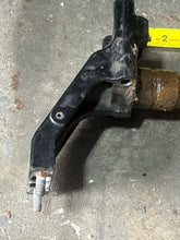 Cargar imagen en el visor de la galería, DF 30 hp Suzuki STEERING ARM BRACKET 43750-94L00-YAY four stroke 2018
