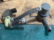 Cargar imagen en el visor de la galería, DF 175 150 hp Suzuki VACUUM SWITCHING VALVE 18117-93J00 four stroke 2006-2017
