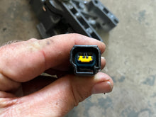 Cargar imagen en el visor de la galería, f 250 hp Yamaha CONTROL BRACKET 69J-44176-01-00 69J-44176-01-1S SWITCH 69J-8259F-00-00 four stroke 2005
