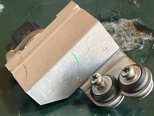 Load image into Gallery viewer, 250 hp Yamaha PRESSURE SENSOR 60V-82380-00-00 PIPE 60V-13938-00-00 two stroke HPDI 3.3 Liter 2003-2009 some compatibility 200
