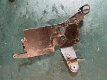Cargar imagen en el visor de la galería, 250 225 200 hp Evinrude Ficht  0344636 oil pump BRACKET two stroke OEM
