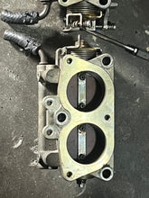 Load image into Gallery viewer, f 115 hp Yamaha THROTTLE BODY #1 and #2 68V-13751-01-00 68V-13752-01-00 2005, four stroke 2001-2011
