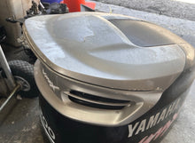 Charger l'image dans la galerie, 200 hp Yamaha TOP COWL AIR DUCT MOLDING 68J-42613-00-3P LOUVER 2 68J-42636-00-3P  DAMPER 68J-42662-00-00 Two Stroke hpdi 2001
