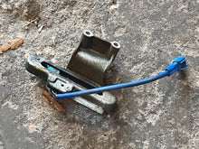 Load image into Gallery viewer, f 115 hp Yamaha control BRACKET 6EK-44117-01-00 SWITCH  60V-8259F-00-00 four stroke 2016-2025 some 75 90 hp
