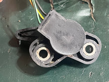 Cargar imagen en el visor de la galería, BF 130 115 hp Honda TRIM ANGLE SENSOR sender 35660-ZW5-013 four stroke ‘99 may be compatible with BF 135 150 hp
