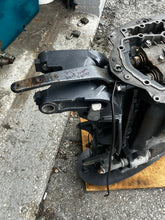 Charger l'image dans la galerie, f 150 hp Yamaha XCA 25”MIDSECTION UPPER CASING 6DA-45111-00-8D SWIVEL 64E-43311-20-8D EXHAUST 63P-41137-04-CA four stroke 201
