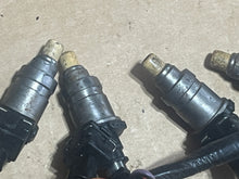 Cargar imagen en el visor de la galería, 250 225 200 150 HP Yamaha OX66 FUEL INJECTORS (6) 65L-13761-00-00 INJECTOR HARNESS 65L-8259N-20-00 two stroke 1997-2004
