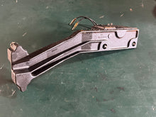 Charger l'image dans la galerie, 200 - 300 hp Mercury 899080T01 824010-c 824010c Shift ANCHOR BRACKET 89908
